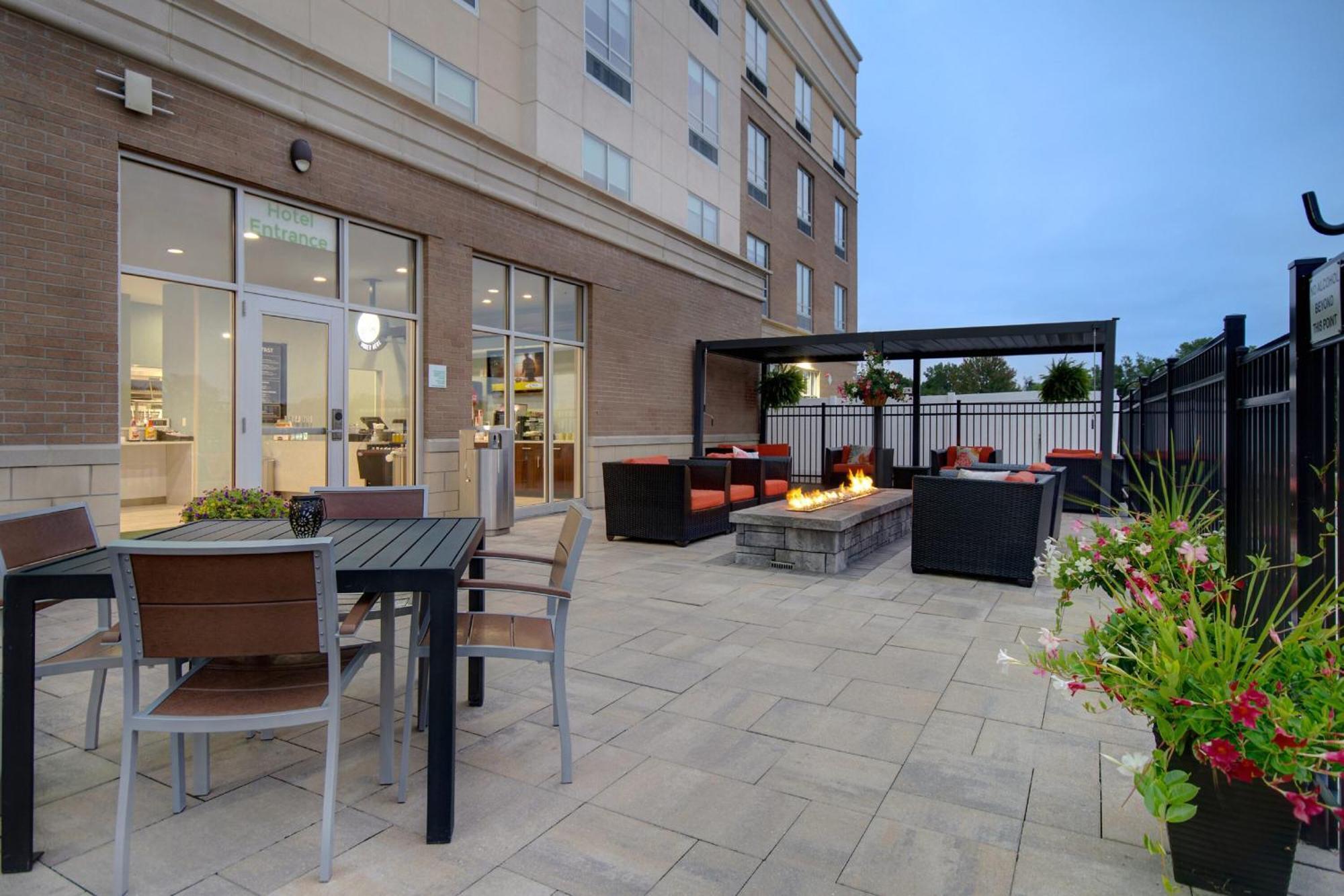 Holiday Inn Grand Rapids North - Walker, An Ihg Hotel Екстер'єр фото