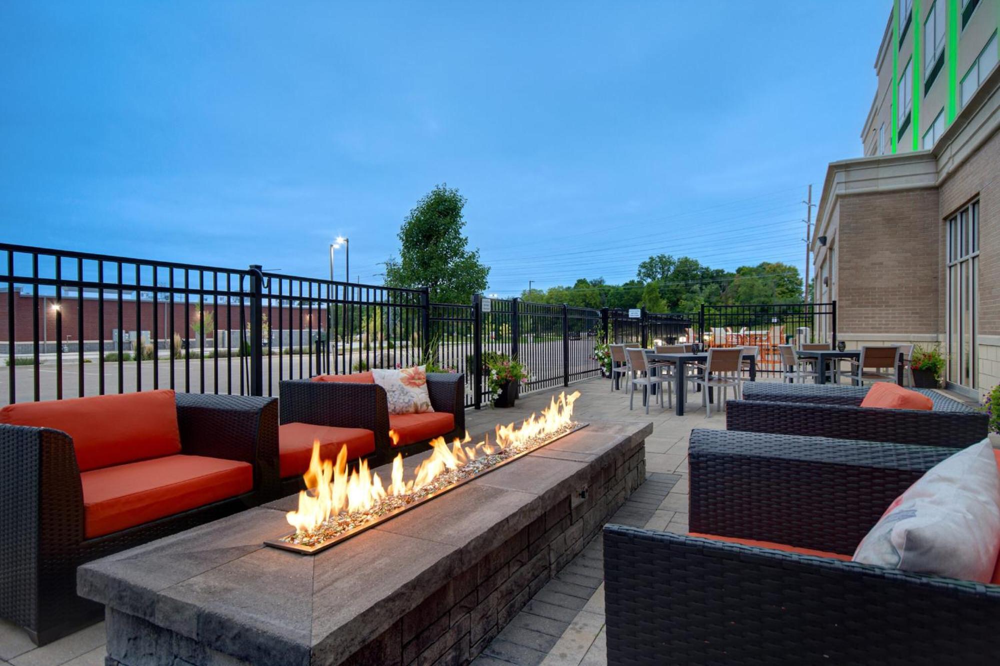 Holiday Inn Grand Rapids North - Walker, An Ihg Hotel Екстер'єр фото